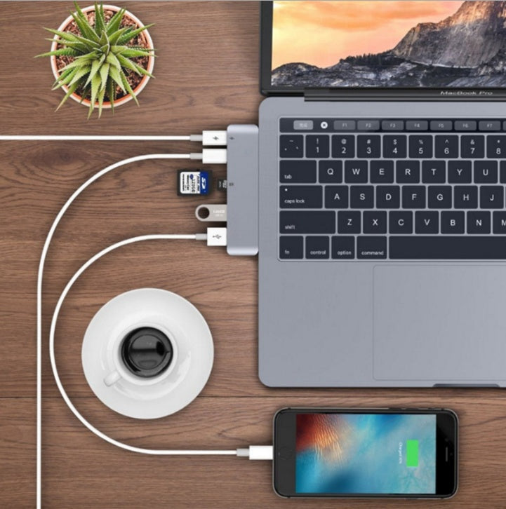 USB Type-C Hub Compatible with Apple